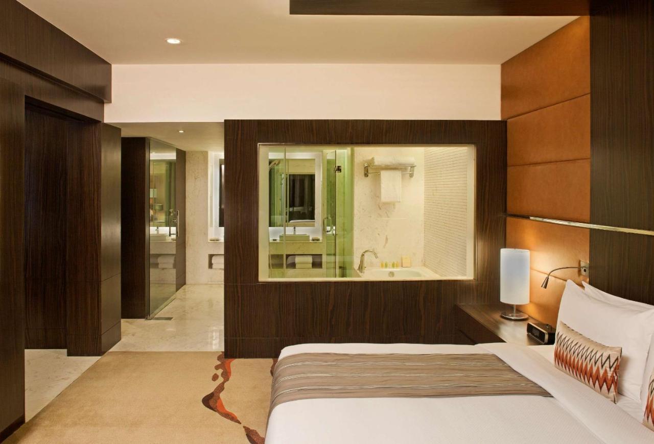 Radisson Blu Hotel Амритсар Екстериор снимка A room at the Taj Bengal