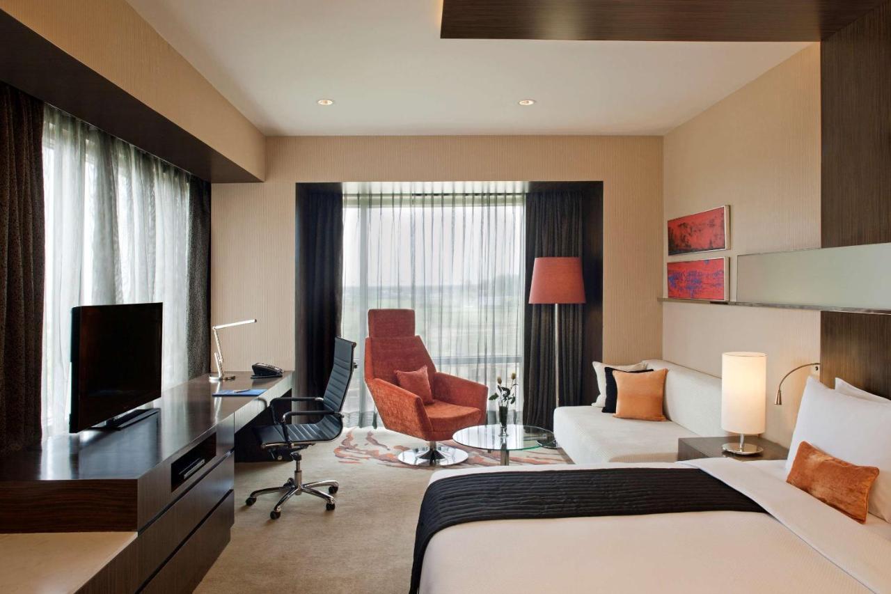 Radisson Blu Hotel Амритсар Екстериор снимка A room at the hotel