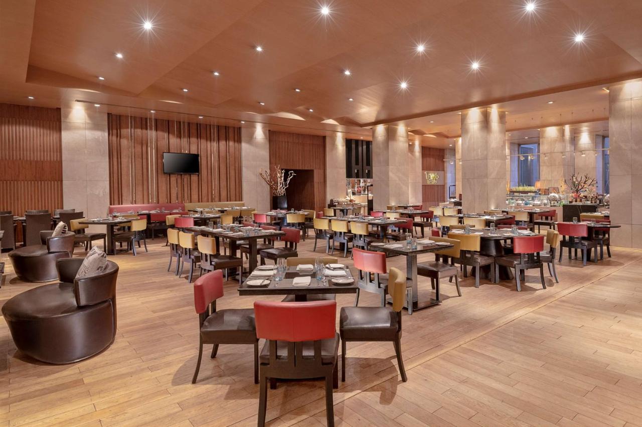 Radisson Blu Hotel Амритсар Екстериор снимка The restaurant