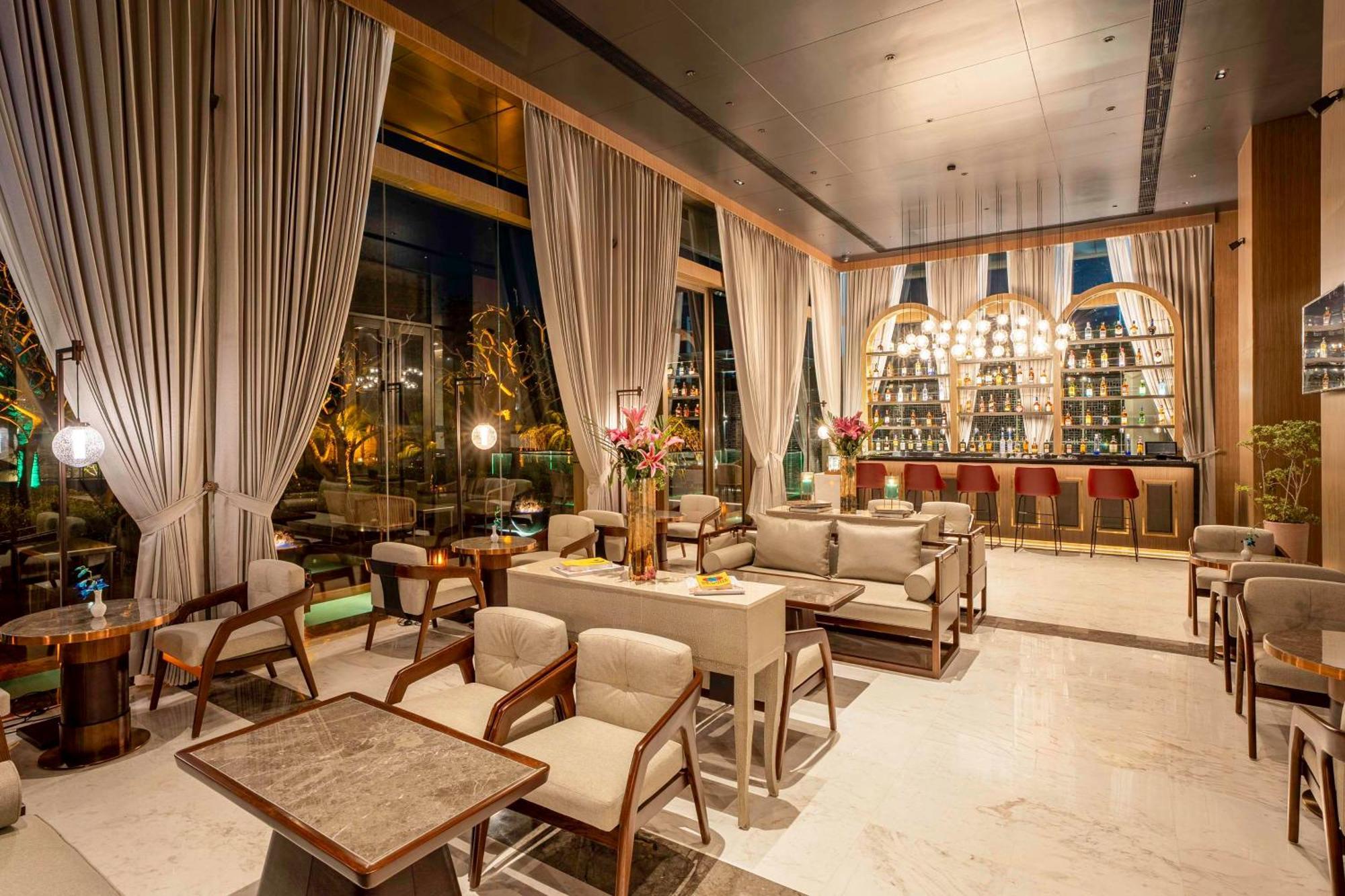 Radisson Blu Hotel Амритсар Екстериор снимка The Bar