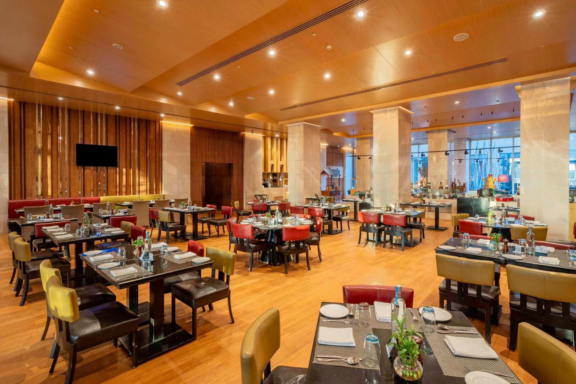 Radisson Blu Hotel Амритсар Екстериор снимка The restaurant