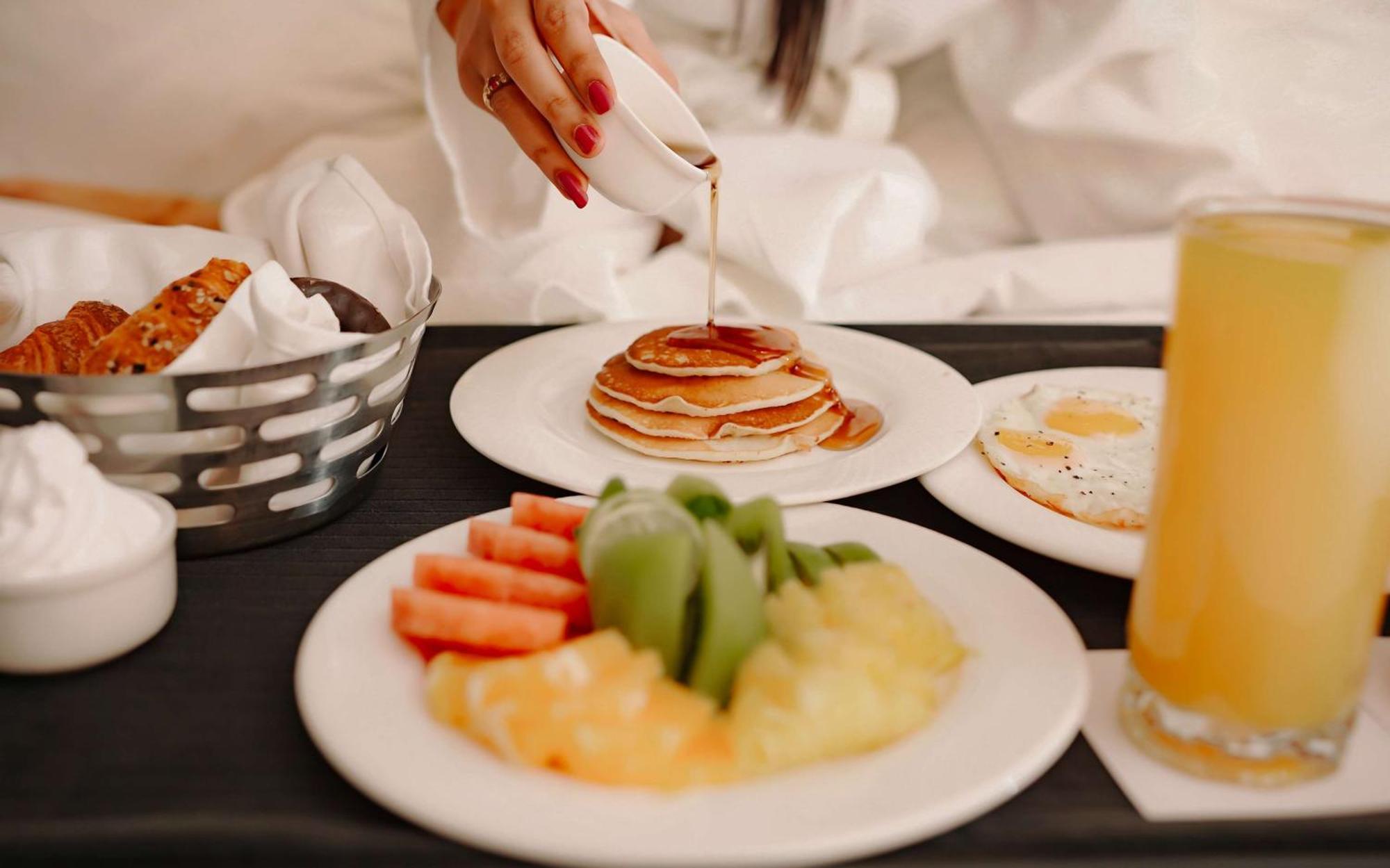 Radisson Blu Hotel Амритсар Екстериор снимка A woman pouring maple syrup on a stack of pancakes