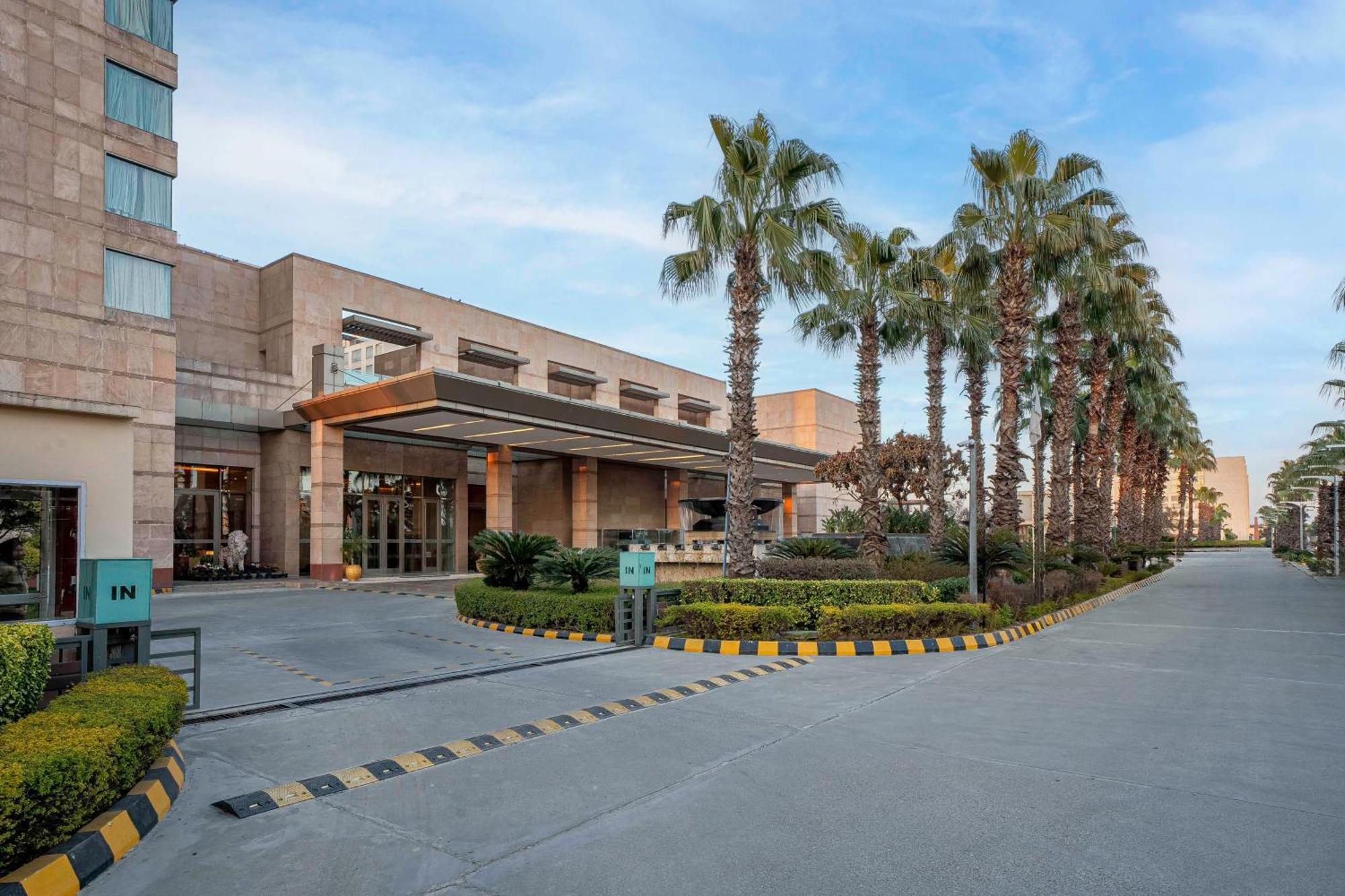 Radisson Blu Hotel Амритсар Екстериор снимка The Leela Palace, New Delhi