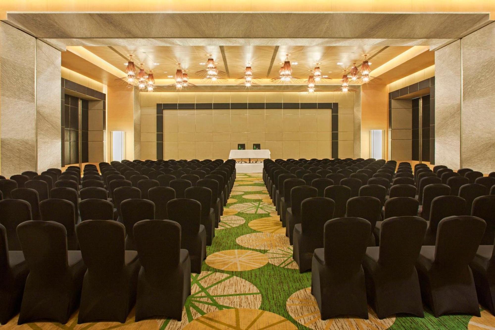 Radisson Blu Hotel Амритсар Екстериор снимка The ballroom